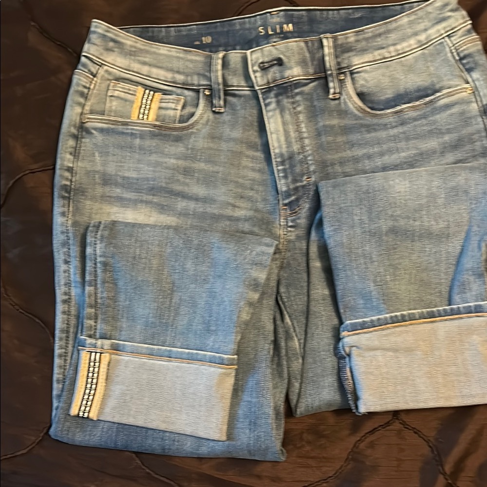 Blue Ankle Cropped Jeans with Faded Wash